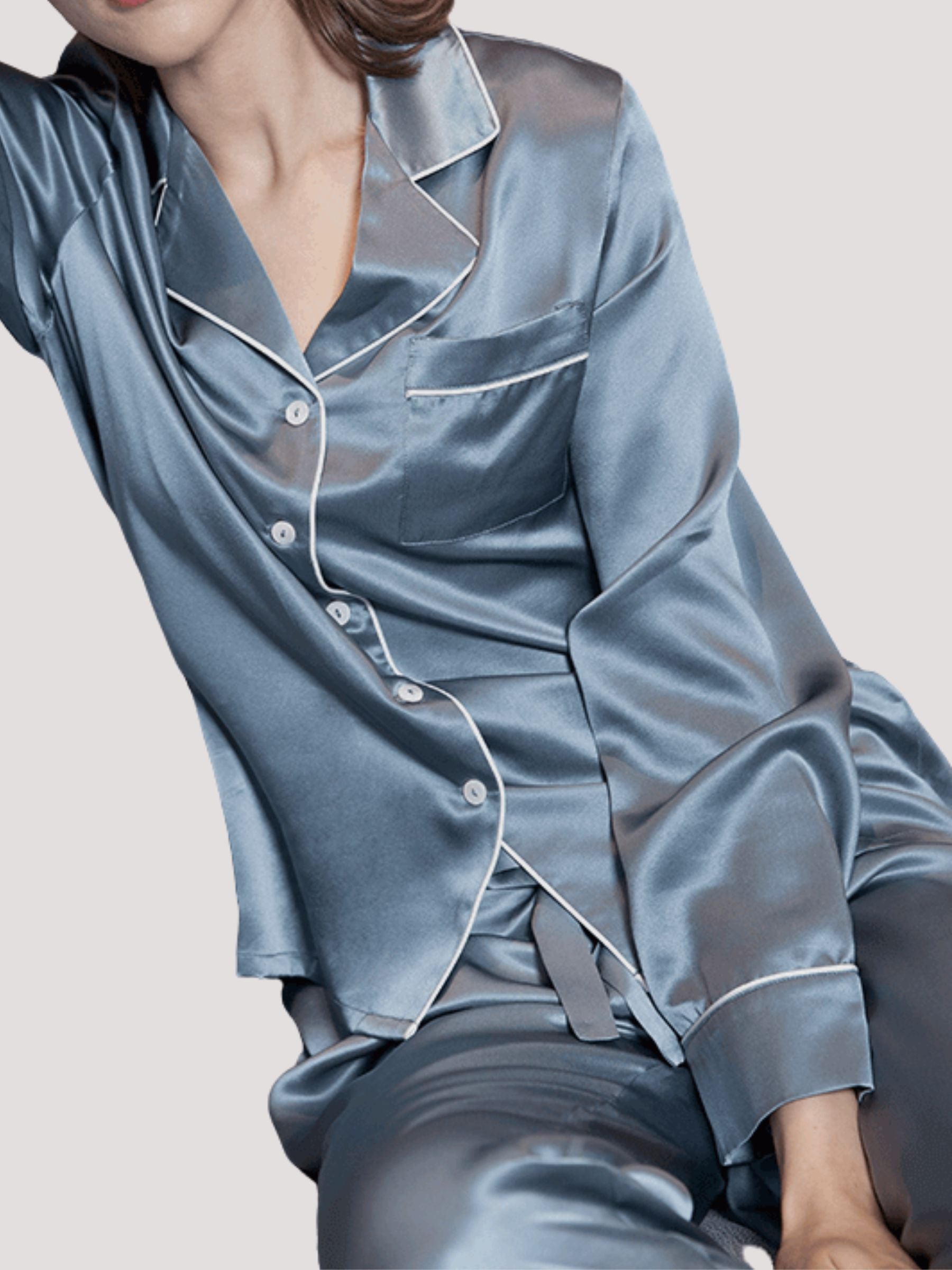 Pyjama en soie pour les femmes