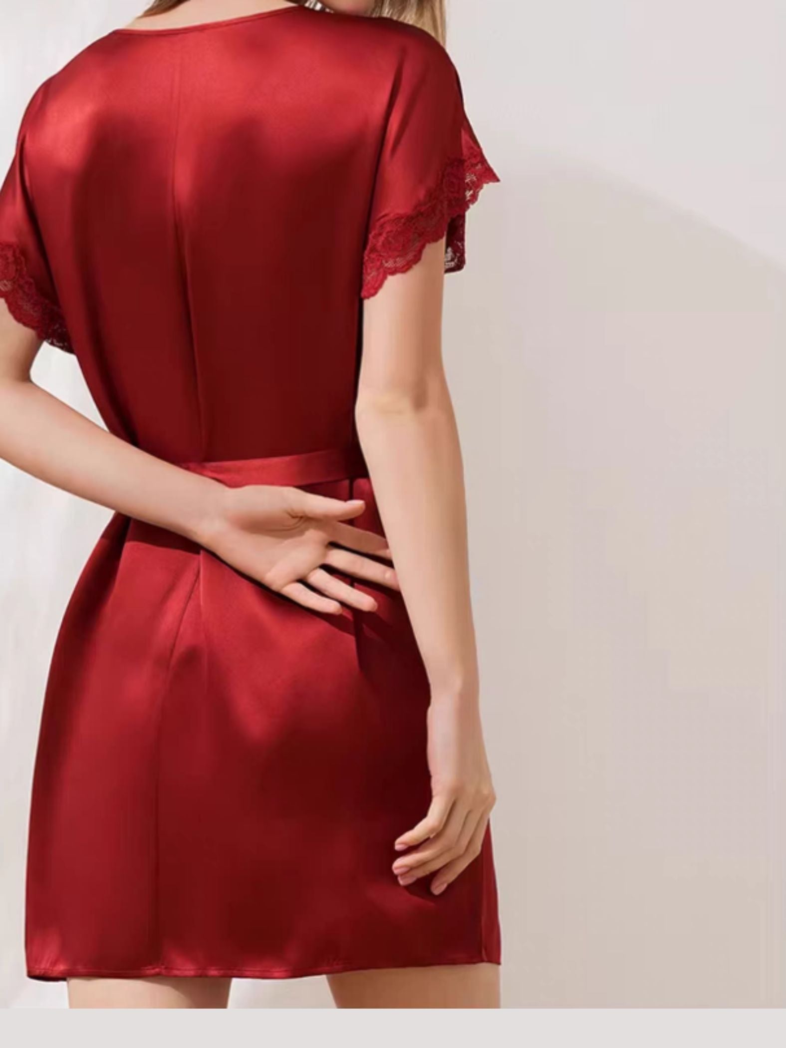 Negligé di seta con spalline regolabili