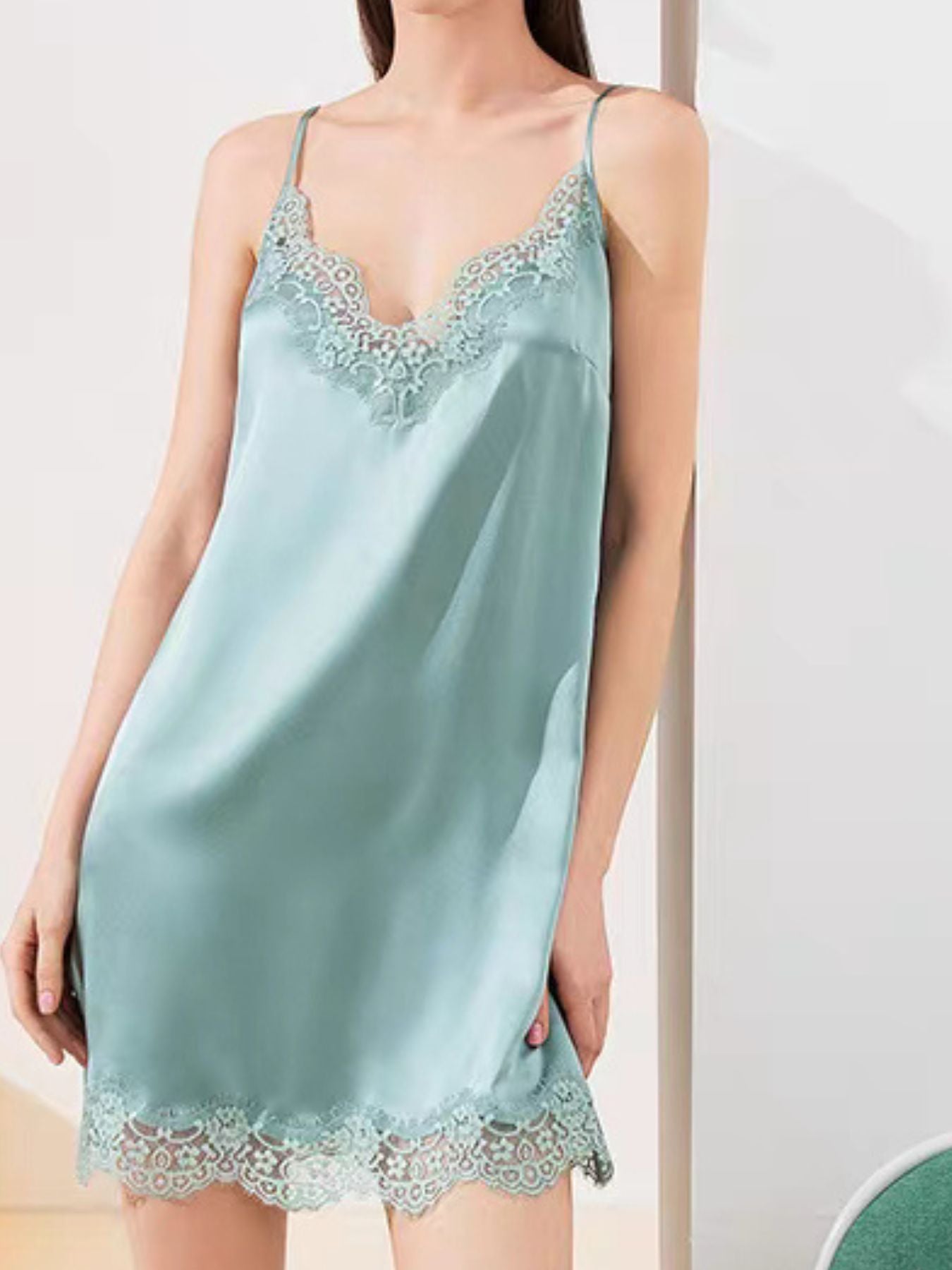 Negligé di seta con spalline regolabili